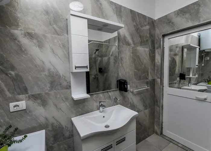 N'baz - Pedonale, 아파트 *